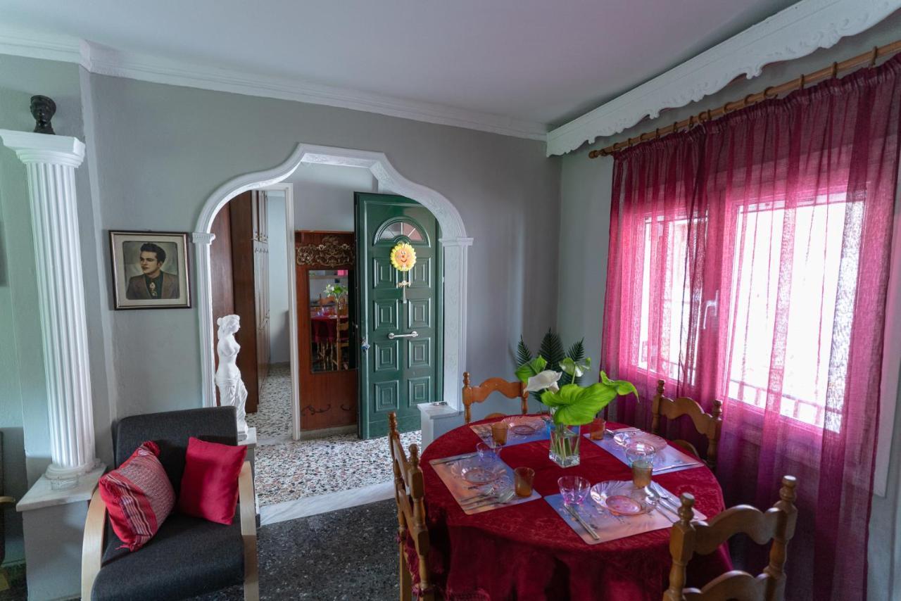 Villa Tilemachos House à Kato Garouna Extérieur photo