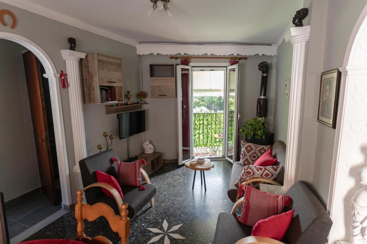Villa Tilemachos House à Kato Garouna Extérieur photo