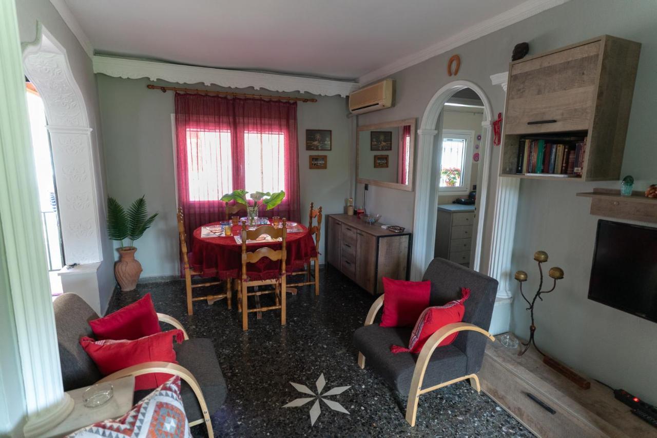 Villa Tilemachos House à Kato Garouna Extérieur photo