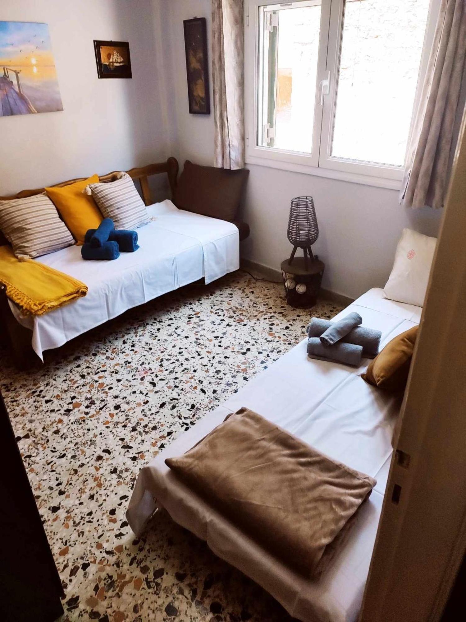 Villa Tilemachos House à Kato Garouna Extérieur photo